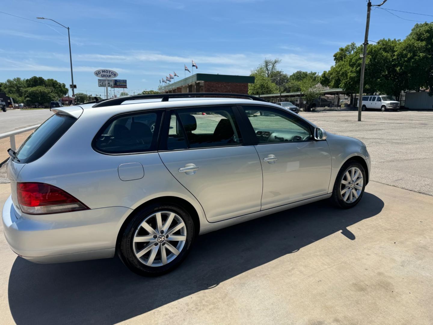 2014 Silver Volkswagen Jetta SportWagen 2.5L SE PZEV (3VWPP7AJ5EM) with an 2.5L L5 DOHC 20V engine, 6-Speed Automatic transmission, located at 3624 Hemphill St., Fort Worth, TX, 76110, (817) 926-8921, 32.696205, -97.331985 - Photo#2